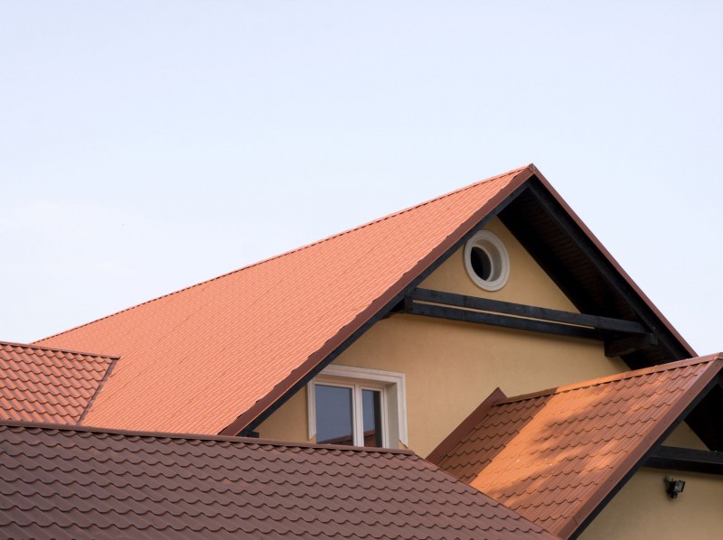 Interior and Exterior Signs That It Is Time For Home Roof Repair in Des Moines